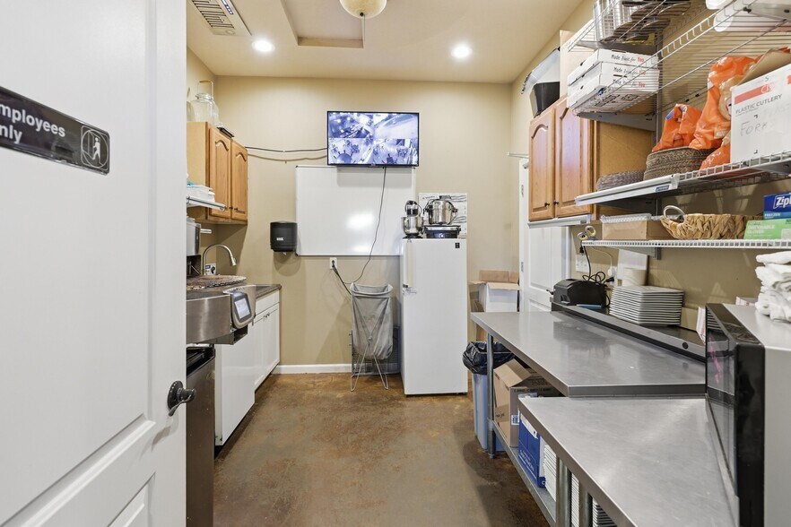 More Photos Of 25695 Mulberry Rd, Webb City Winery Vineyard For Sale