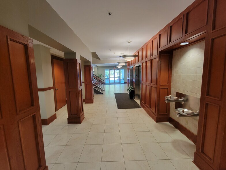 More Photos Of 421 Wando Park Blvd, Mount Pleasant Office For Sale