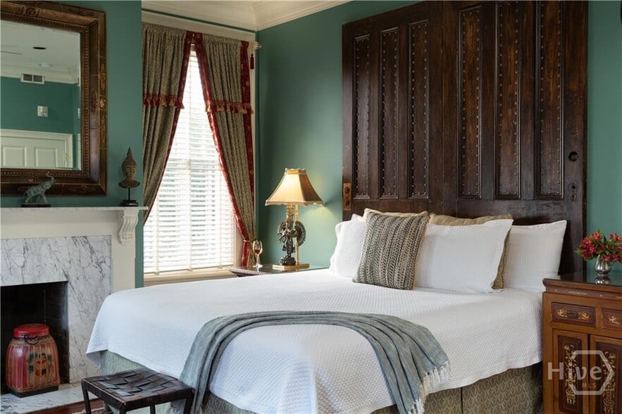 More Photos Of 109 W Liberty St, Savannah Hospitality For Sale