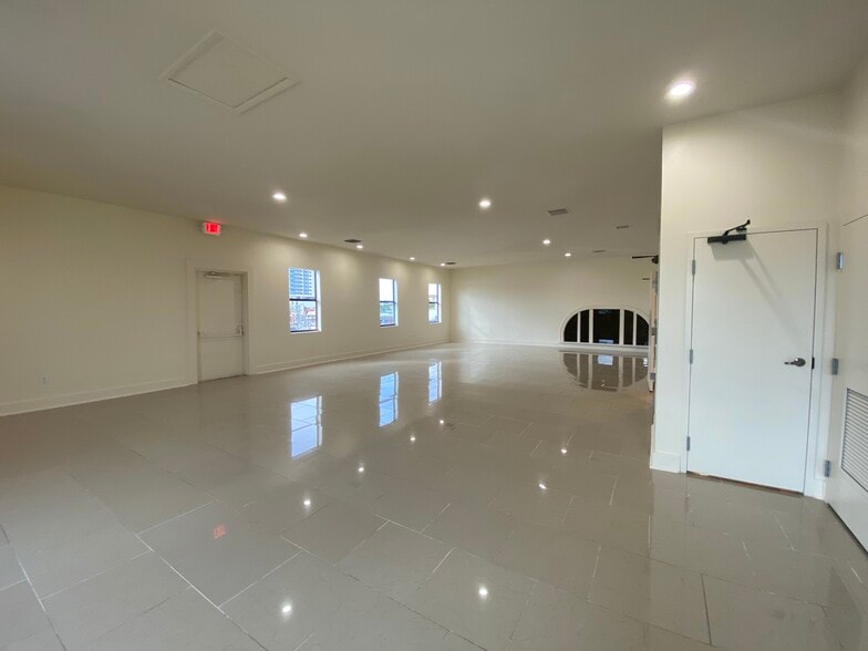 More Photos Of 219 N 21st Ave, Hollywood Storefront Retail Office For Sale