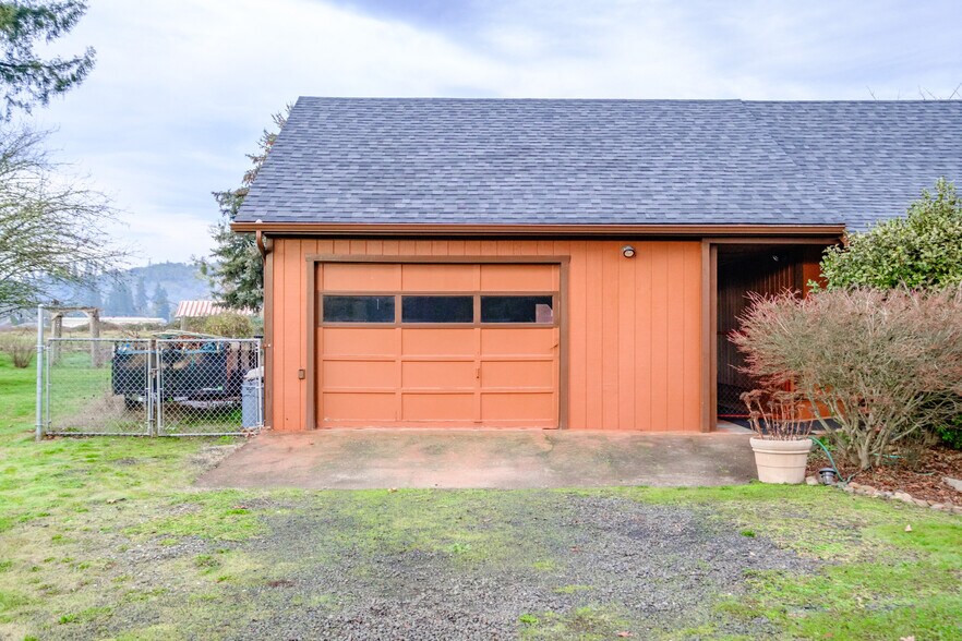 More Photos Of 909 Curry Rd, Roseburg Specialty For Sale