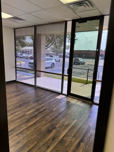 More Photos Of 2400 Lakeview Dr, Amarillo Office For Sale