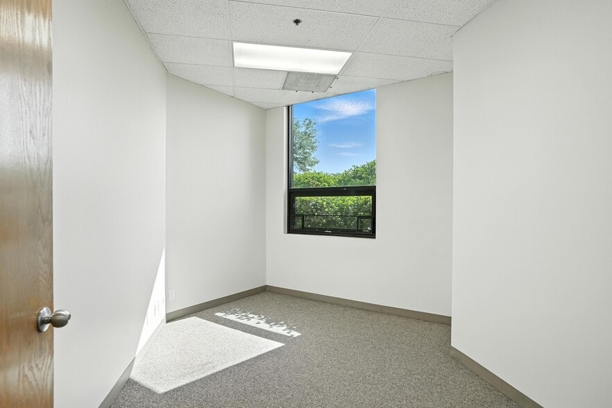 More Photos Of 8130 River Dr, Morton Grove Warehouse For Sale