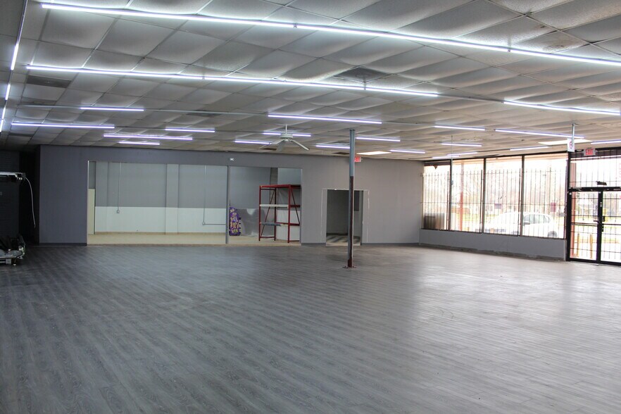 More Photos Of 4906 Harrisburg Blvd, Houston Storefront For Lease