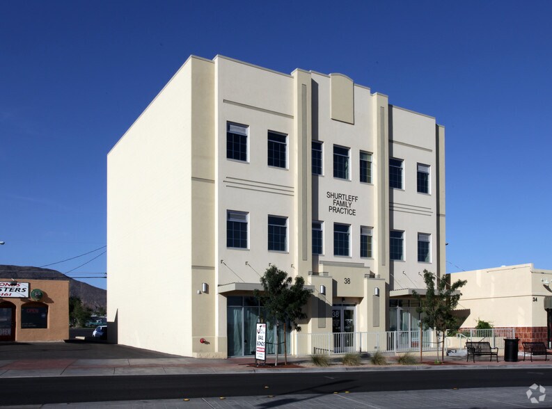 More Photos Of 38 Water St, Henderson Medical For Lease