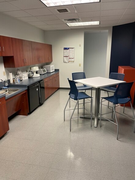 More Photos Of 2601 Mission Point Blvd, Beavercreek Office For Lease