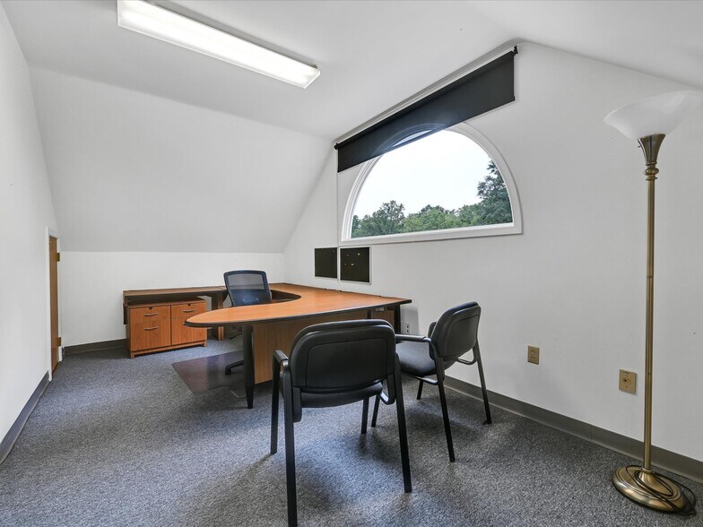More Photos Of 120 Commons Ct, Chadds Ford Office For Lease