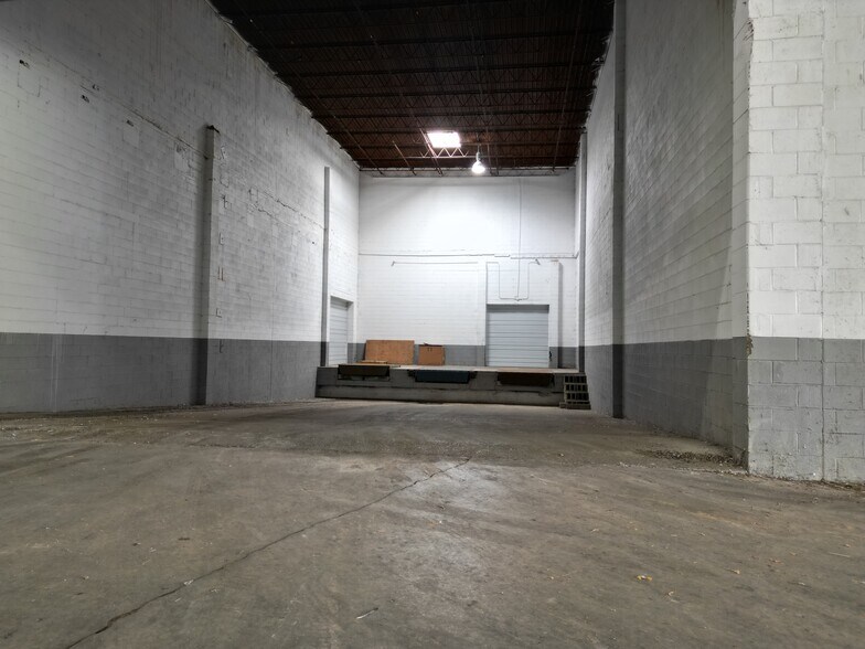 More Photos Of 1450 E Walnut St, Lancaster Warehouse For Sale