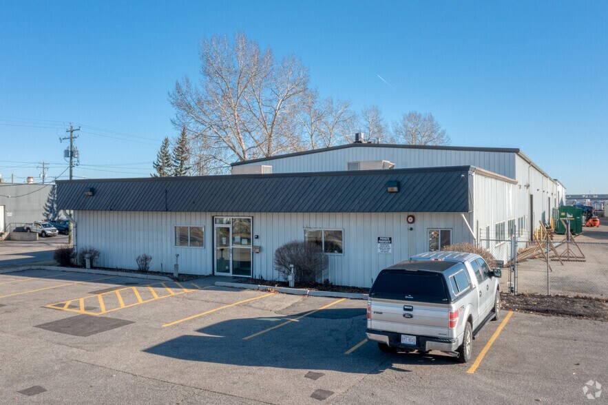 Primary Photo Of 2719 3 Av NE, Calgary Manufacturing For Lease