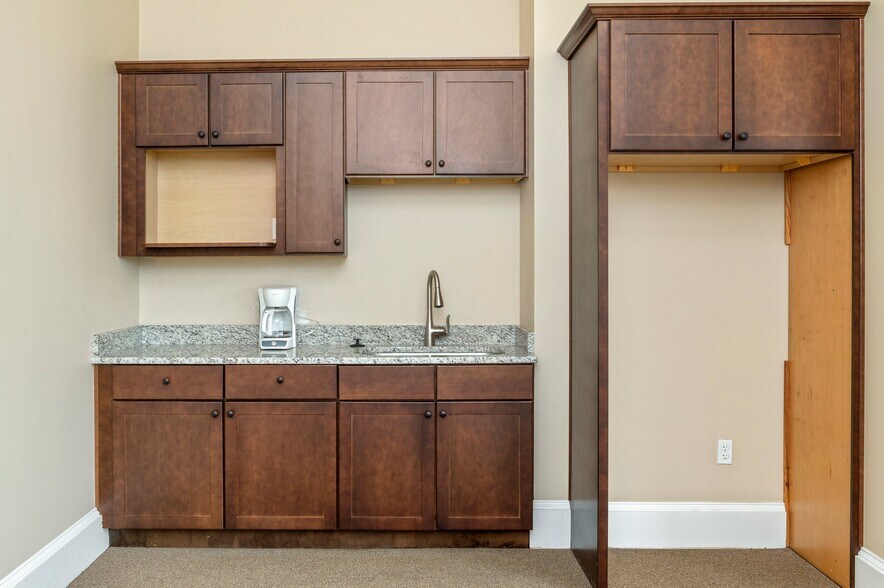 More Photos Of 3201 Heritage Plantation Blvd, Laurel Hill Office For Sale