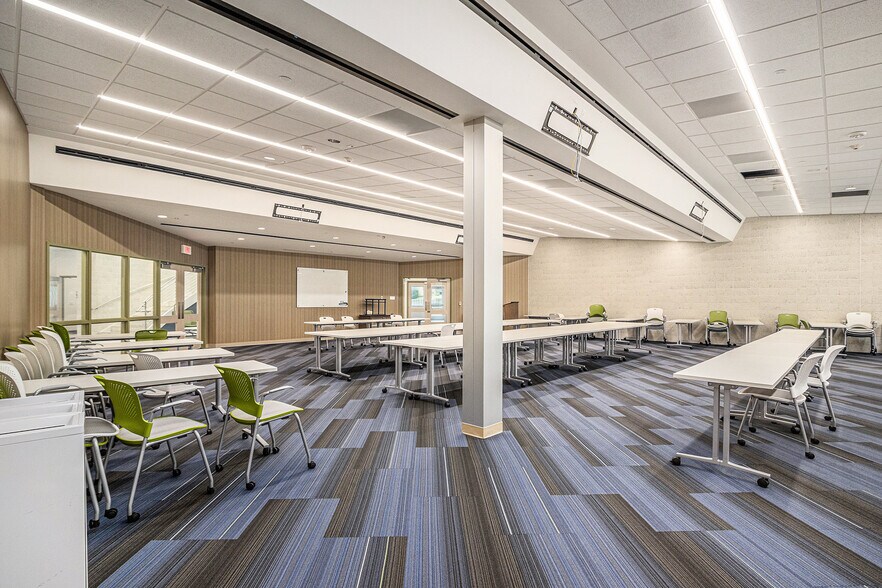 More Photos Of 1825 S Park St, Kalamazoo Medical For Lease