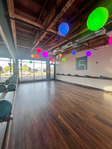 More Photos Of 5813 N 7th St, Phoenix Unknown For Lease