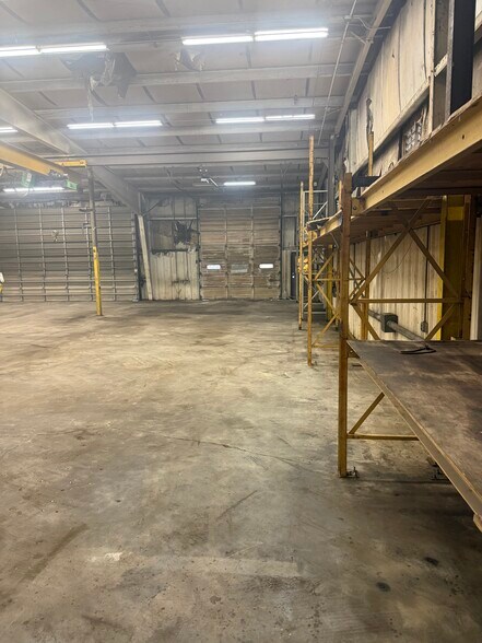 More Photos Of 1120 W 41st St, Tulsa Warehouse For Lease
