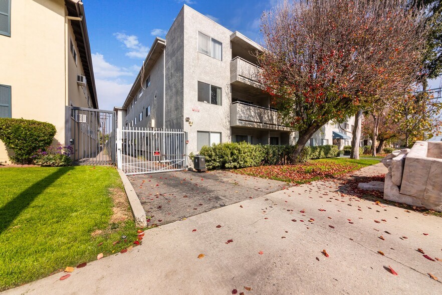 More Photos Of 13951 Moorpark St, Sherman Oaks Apartments For Sale