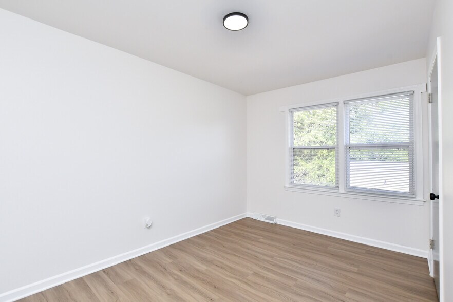 More Photos Of 1114 N Franklin Rd, Greenville Apartments For Sale