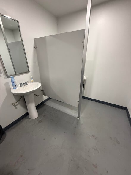 More Photos Of , Upper Marlboro General Retail For Sale