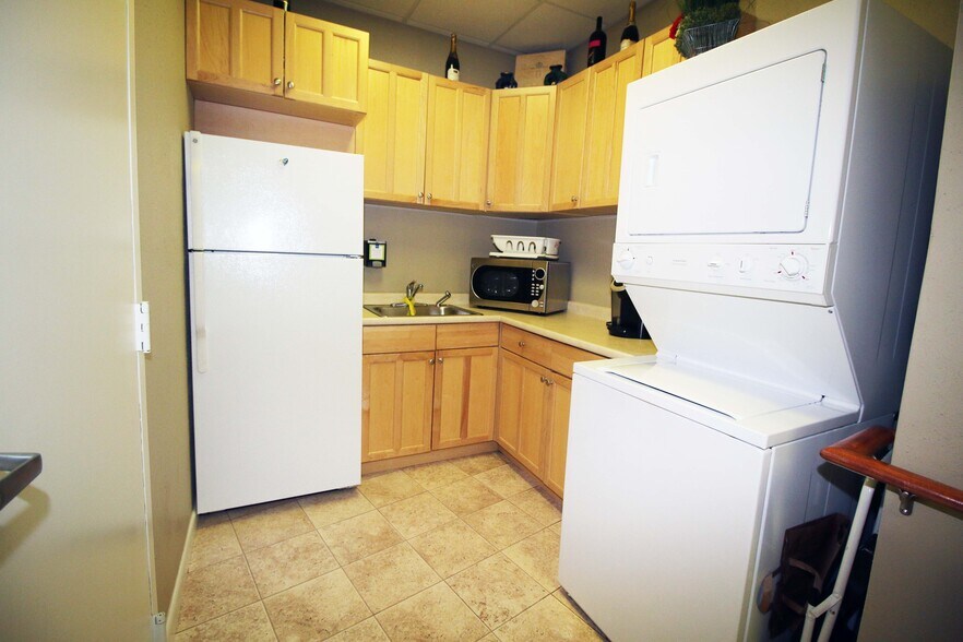 More Photos Of 845 N Main St, Providence Medical For Sale