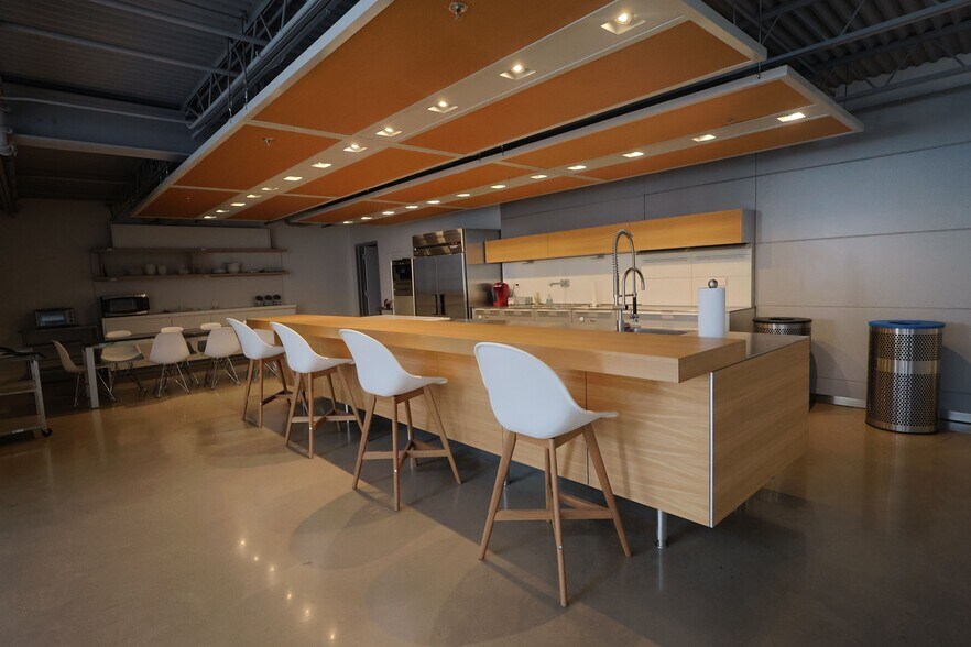 More Photos Of 155 Oak Lawn Ave, Dallas Loft Creative Space For Lease