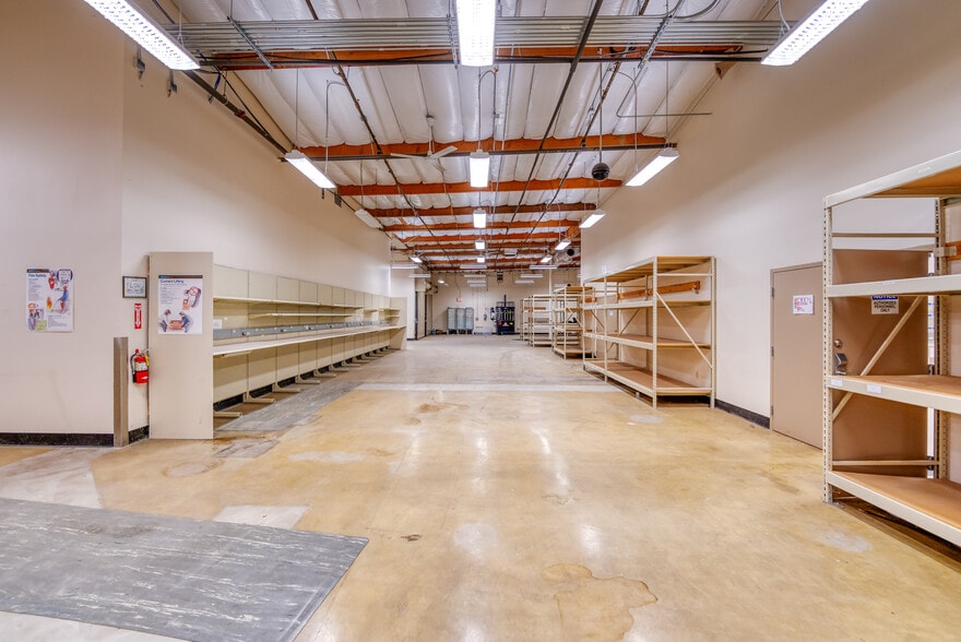 More Photos Of 4867 Colt St, Ventura Manufacturing For Lease