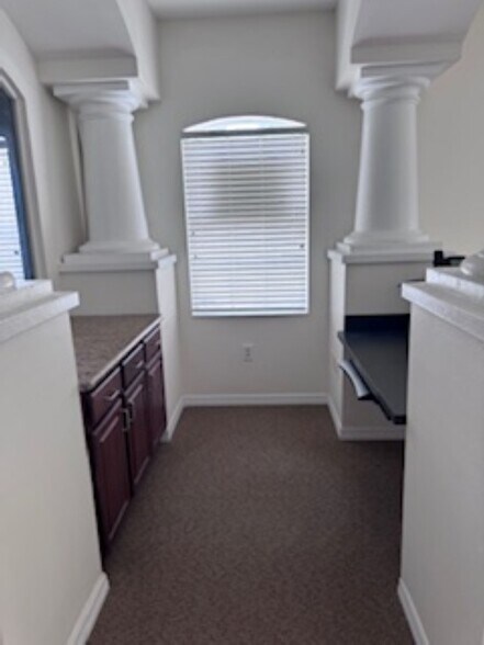 More Photos Of 13051 W Linebaugh Ave, Tampa Office For Lease