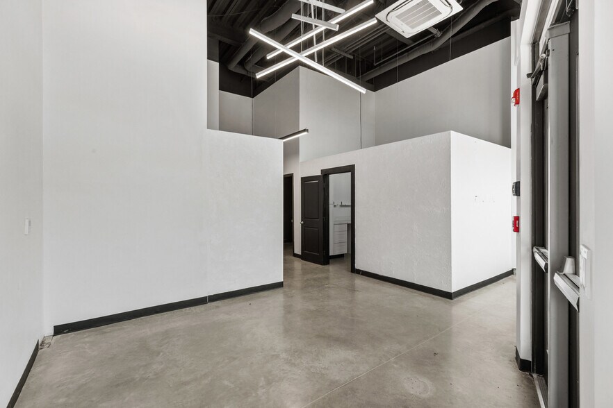 More Photos Of 206 Main St, Gloucester Apartments For Lease