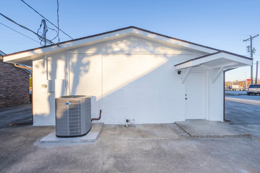 More Photos Of 1107 N Fant St, Anderson Office For Sale