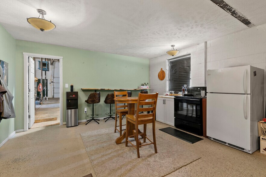 More Photos Of 3711 Touzalin Ave, Lincoln Service For Sale