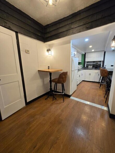 More Photos Of 838-840 W Grand Ave, Chicago Storefront Retail Residential For Lease