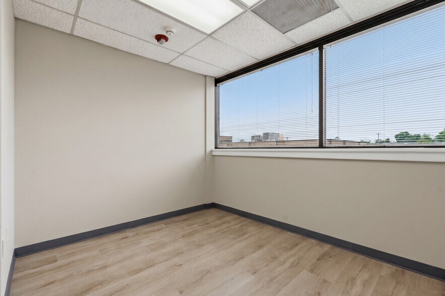 More Photos Of 124 Park St SE, Vienna Medical For Lease