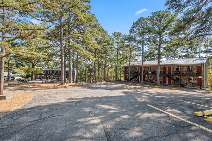 More Photos Of 2044 E Van Buren, Eureka Springs Hotel For Sale