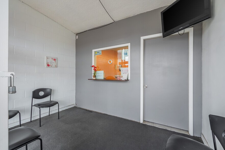 More Photos Of 11640 Atlantic Ave, Lynwood Storefront Retail Office For Sale