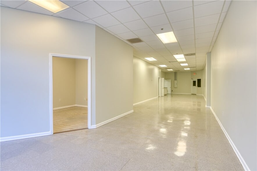 More Photos Of 2345 Sandifer Blvd, Westminster Showroom For Lease