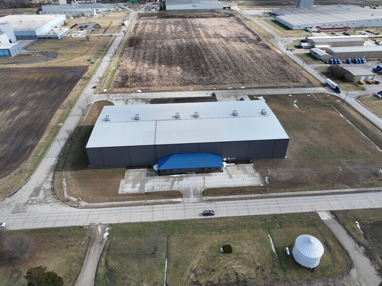 More Photos Of 2300 Raney, Effingham Warehouse For Lease