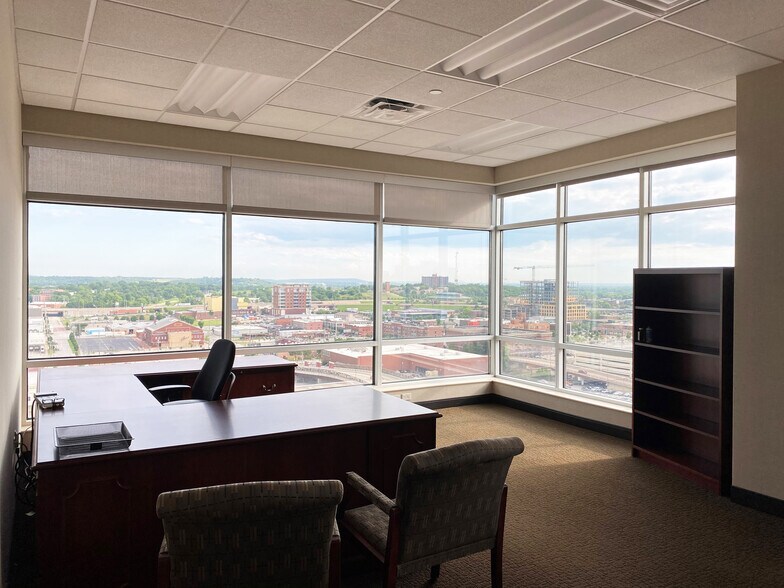 More Photos Of 202 S Cheyenne Ave, Tulsa Office For Lease