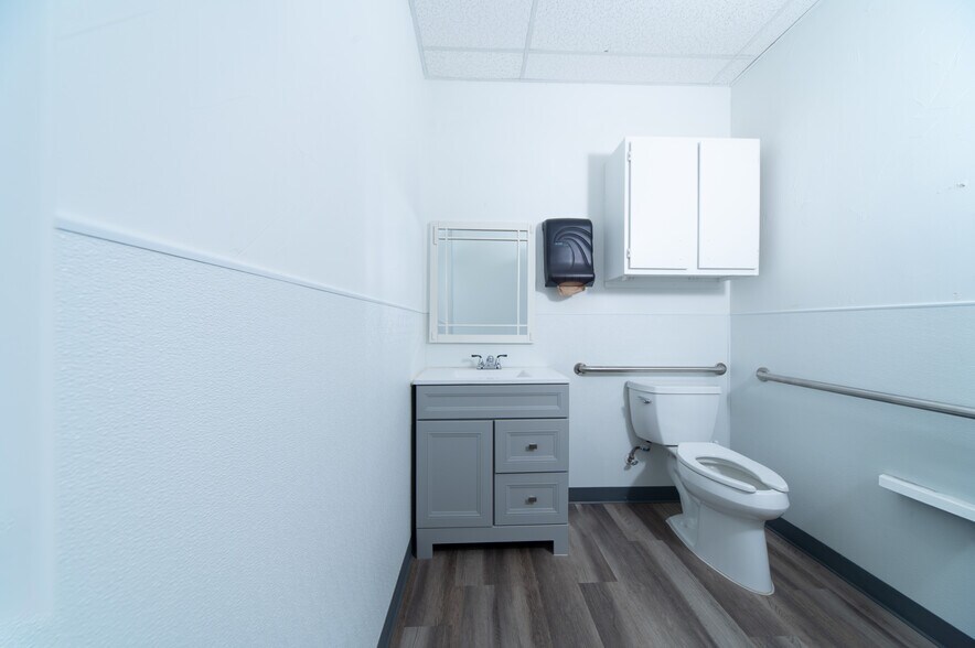 More Photos Of 2110 W Eldorado Pky, McKinney Storefront Retail Office For Lease