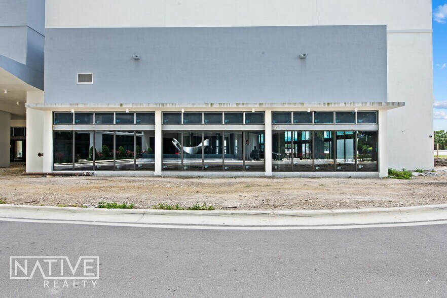More Photos Of 16375 Biscayne Blvd, Aventura Restaurant For Lease