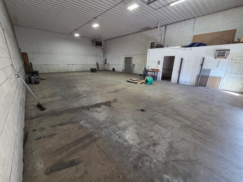 More Photos Of 21757 S Center Ave, New Lenox Warehouse For Lease