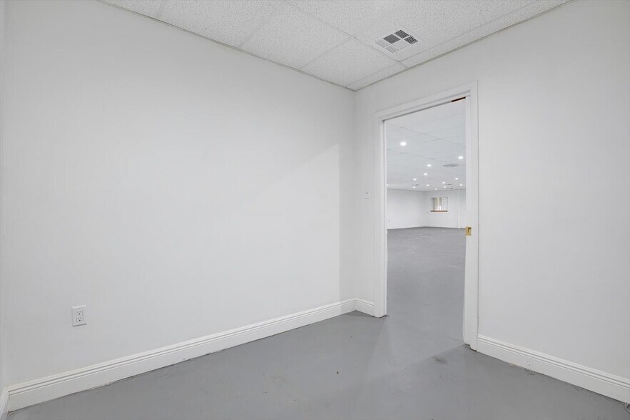 More Photos Of 12425 N Florida Ave, Tampa Medical For Sale