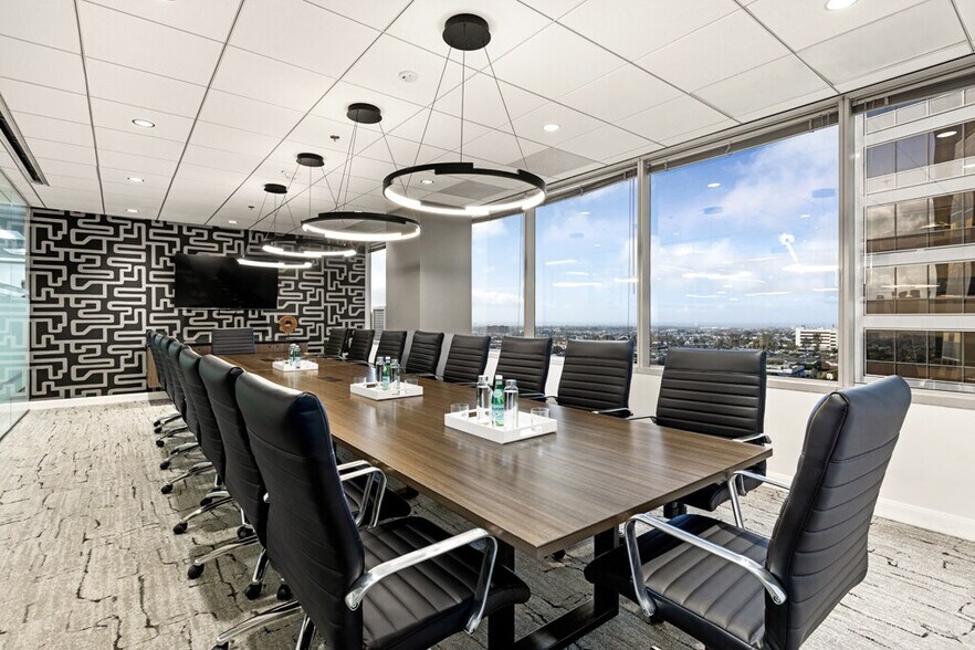 More Photos Of 10940 Wilshire Blvd, Los Angeles Coworking Space