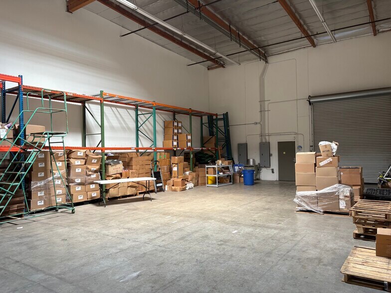 More Photos Of 25 W Easy St, Simi Valley Warehouse For Lease