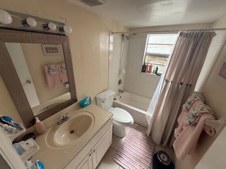 More Photos Of 1825 40th Ave, Vero Beach Apartments For Sale