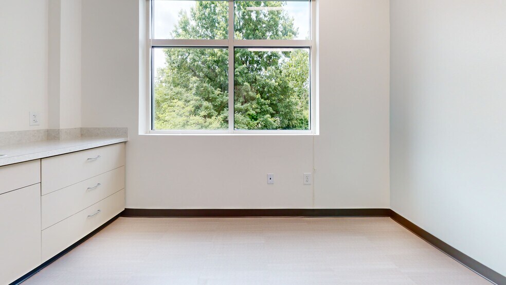 More Photos Of 105 SW Cary Pky, Cary Medical For Lease