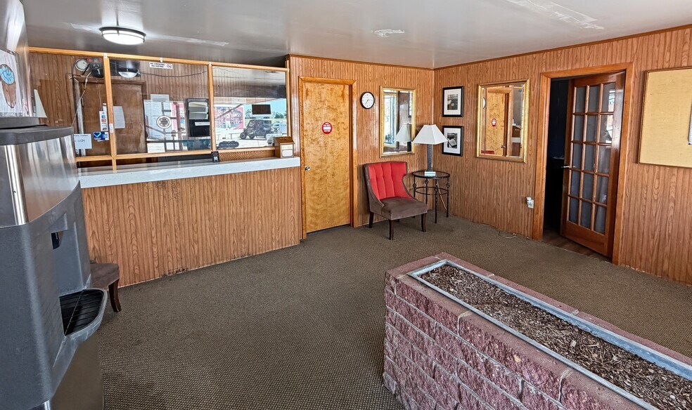 More Photos Of 1202 Castle Rock St, Quinter Hotel For Sale