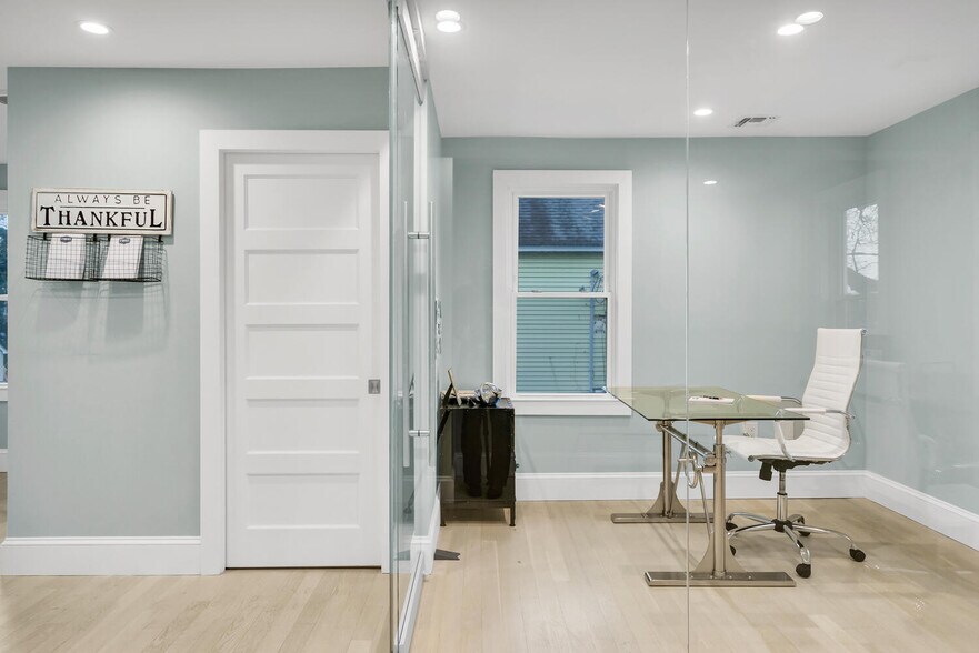 More Photos Of 126 E River Rd, Rumson Storefront Retail Residential For Lease