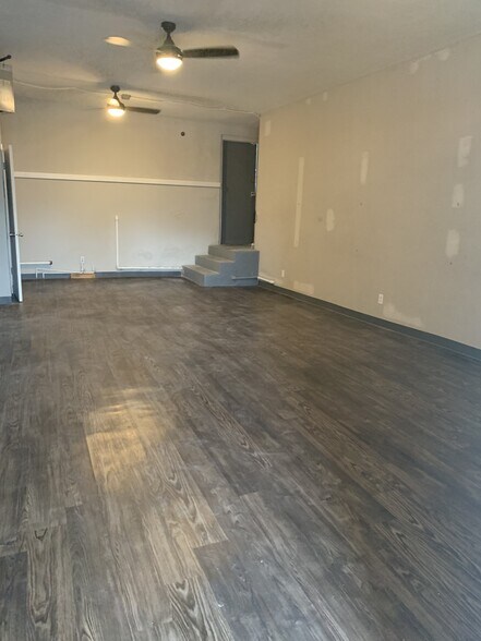 More Photos Of 8000-8004 Blue Ash Rd, Cincinnati Storefront For Sale