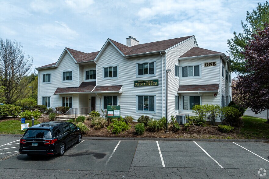 More Photos Of 2 Forest Park Dr, Farmington Medical For Lease