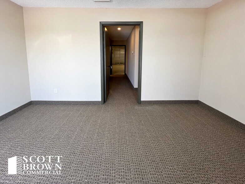 More Photos Of 10420 Plano Rd, Dallas Flex For Lease