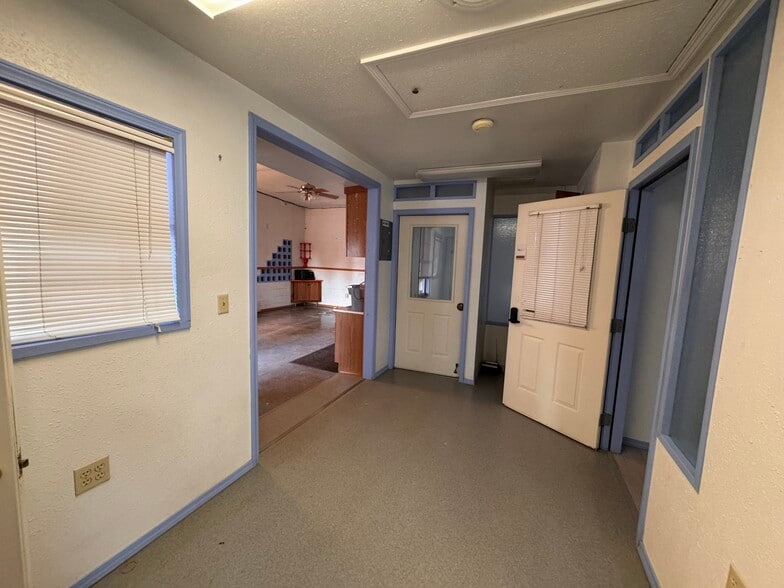 More Photos Of 2210 W Marland St, Hobbs Warehouse For Sale