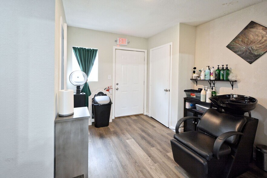 More Photos Of 100 Schertz Pky, Schertz Freestanding For Sale