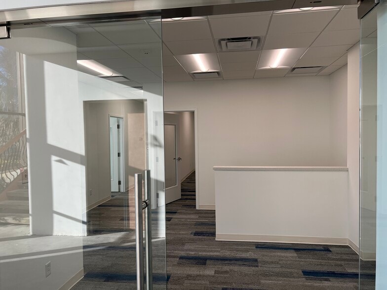 More Photos Of 5405 Diplomat Cir, Orlando Loft Creative Space For Lease